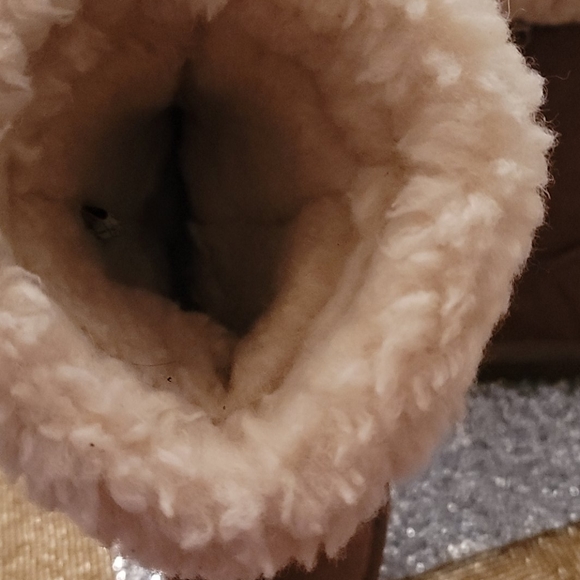 Bearpaw Boots - Picture 4 of 4